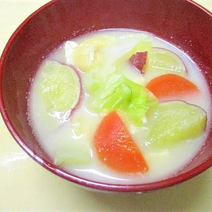 さつま芋・キャベツ・油揚げの味噌汁